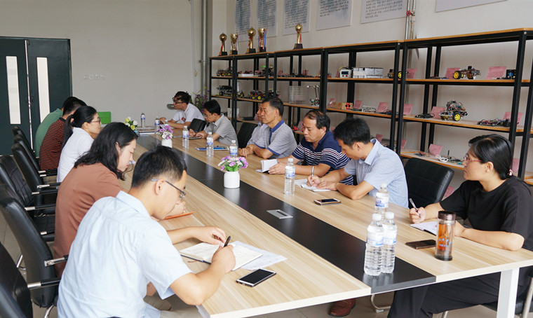 新葡的京集团4321校领导深入二级学院走访慰问  