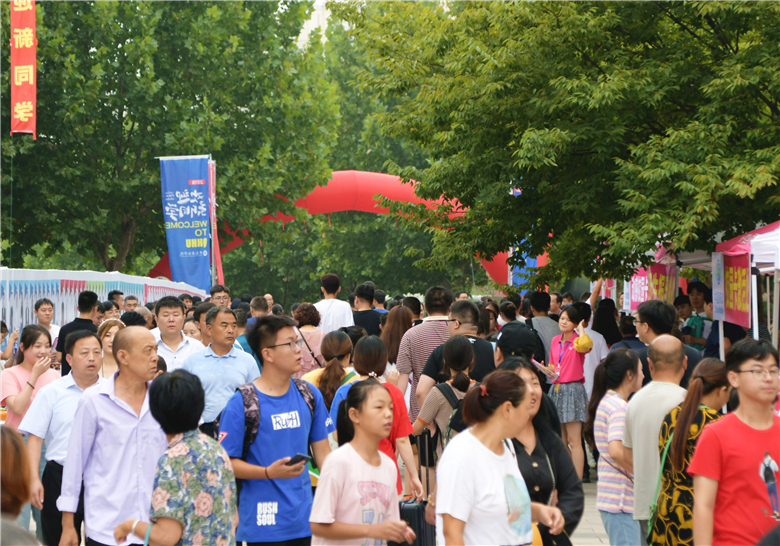 新葡的京集团4321“开门迎新”  暖心安排获好评