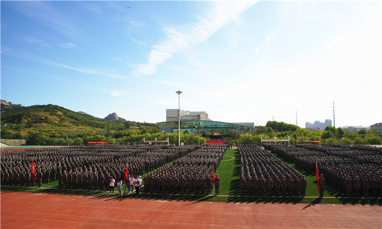 新葡的京集团43212019级新生开学典礼暨军训动员大会隆重举行