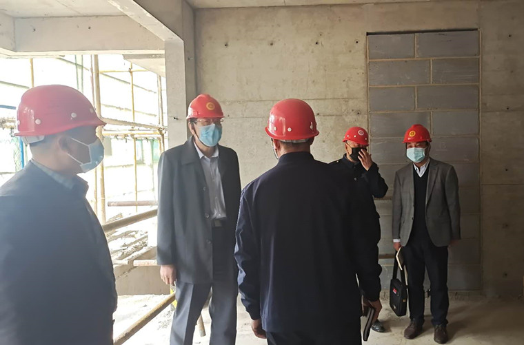 新葡的京集团4321党委书记李清山视察学校人才公寓建设情况