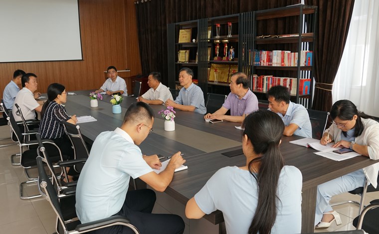 新学期学校领导到各二级学院走访慰问