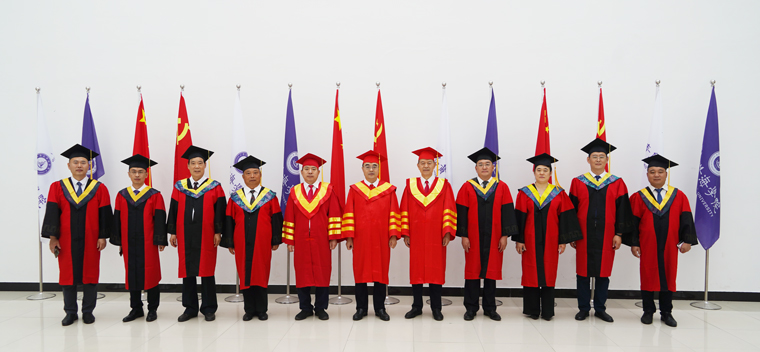 驰骋天地·逐光而行|新葡京官网隆重举行2021年毕业典礼暨学位授予仪式