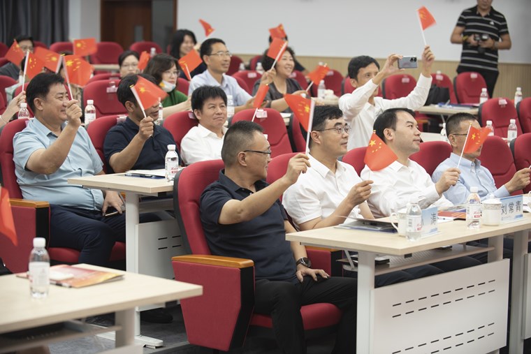 “同心向党 建功新区”西海岸新区无党派人士和党外知识分子迎国庆读书分享会在新葡京官网举行