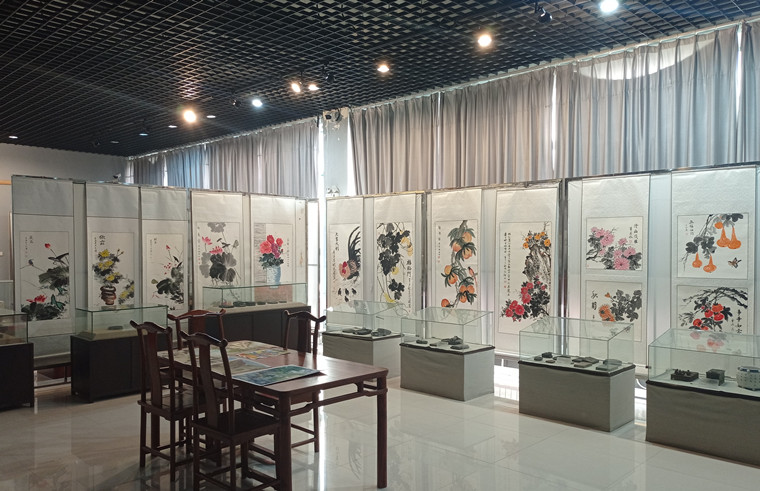 新葡京官网老年大学举办庆建党百年    迎校庆廿五年书画摄影展