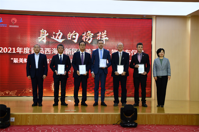 新葡京官网张春阳教授荣获西海岸新区”最美国际友人”荣誉称号