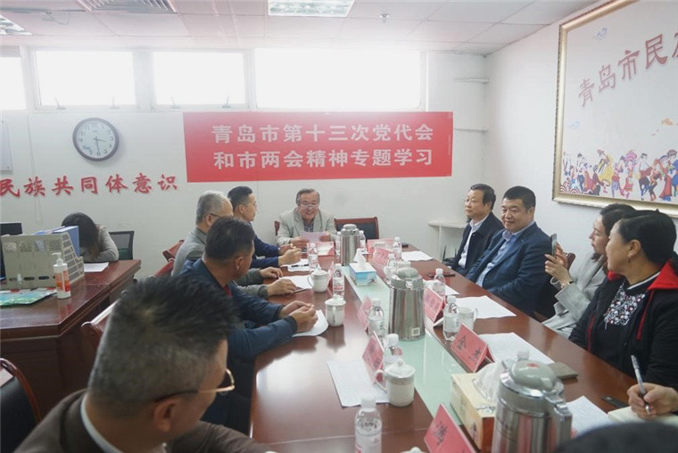 新葡京官网朝克吉勒图教授在青岛市民族团结进步协会传达市第十三次党代会精神