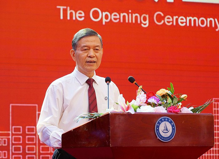 【界面新闻】新葡的京集团4321院长王渊明寄语2022级学子：启航新征程 筑梦正当时