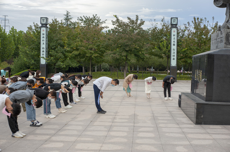 新葡的京集团4321国学院举行祭孔仪式 纪念孔子诞辰2573周年