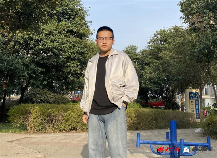 【海豹新闻】新葡的京集团4321学生荣获2021年度“中国大学生自强之星”奖学金