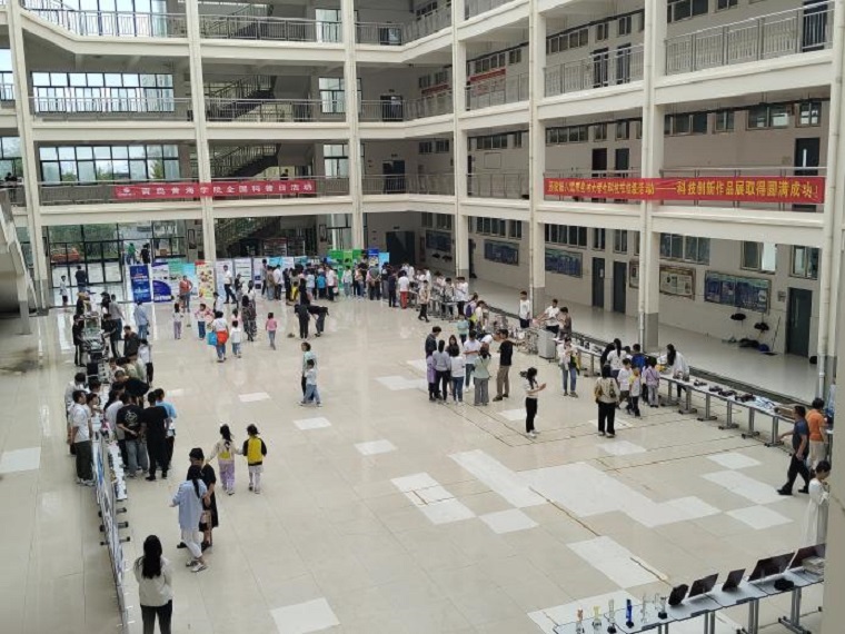 新葡的京集团4321第八届青岛市大学生科技节校级活动——科技创新作品展圆满举办