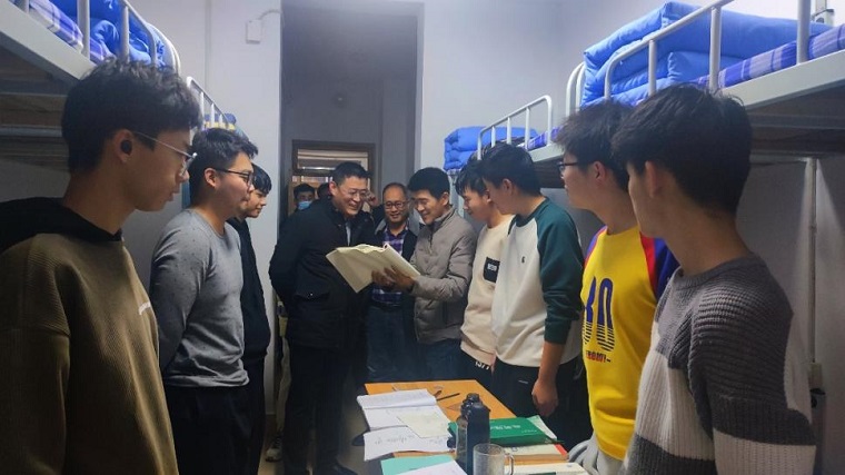 倾心交流，共话成长｜校领导深入宿舍走访