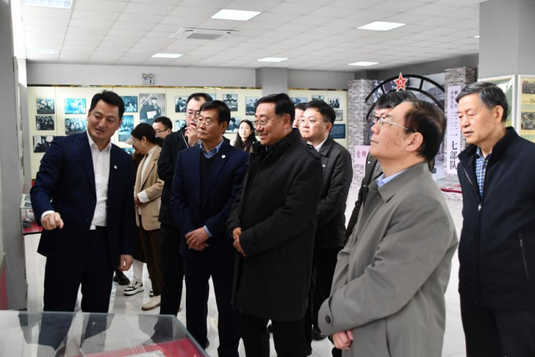 青岛电影学院在新葡京官网雷锋馆挂牌成立思想政治理课实践教学基地