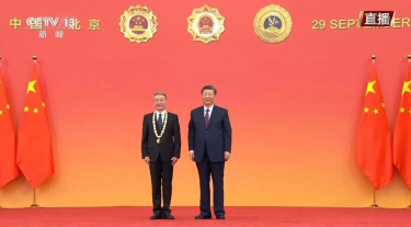 喜讯！新葡京官网客座教授许振超被授予“人民工匠”国家荣誉称号奖章