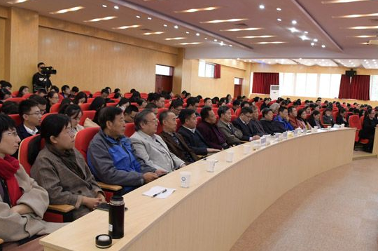 新葡京官网举行师德师风建设主题教育活动——优秀教师事迹宣讲会